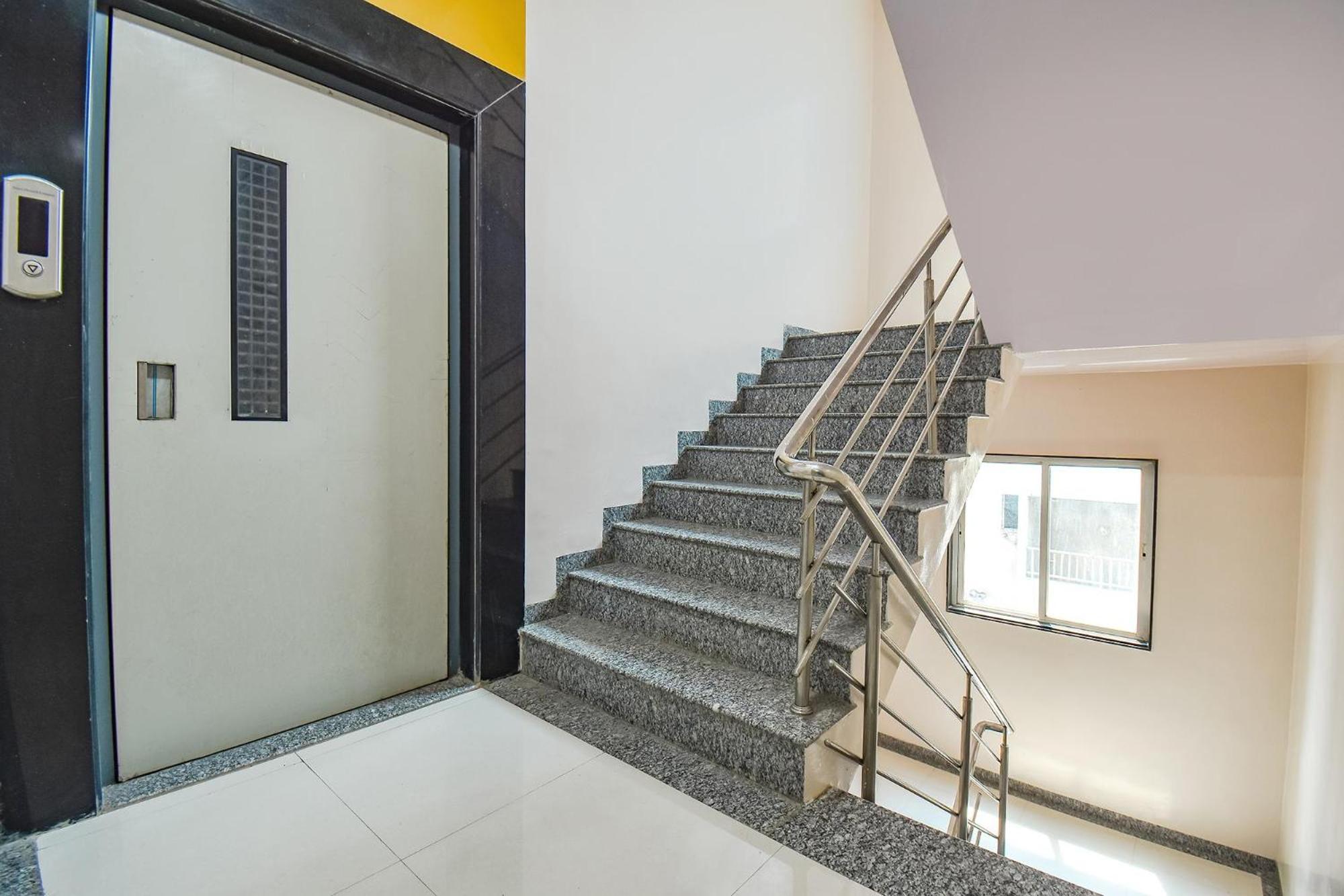 Fabhotel Skylight Studio Rooms - Nr Mcf Camp Pune Luaran gambar