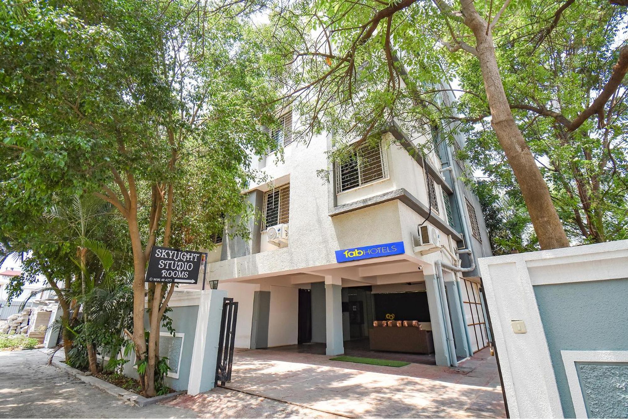 Fabhotel Skylight Studio Rooms - Nr Mcf Camp Pune Luaran gambar